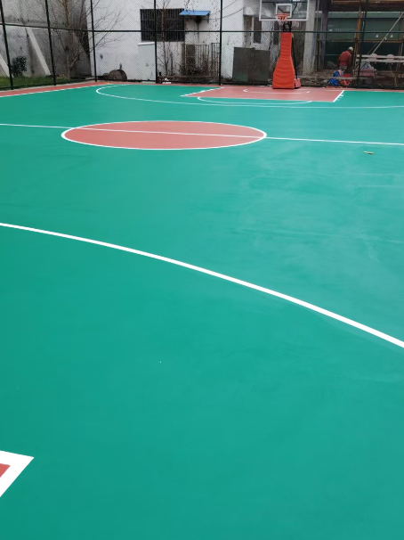 龙泉驿 球场长期使用易出现地面开裂
